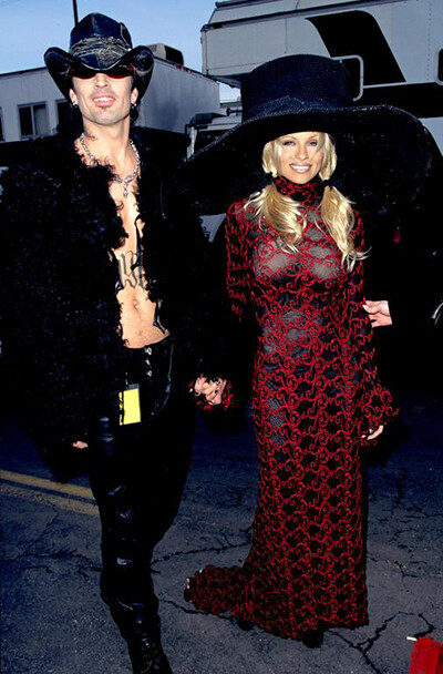 写真】パメラ・アンダーソン、セクシー＆タイトな17のルック