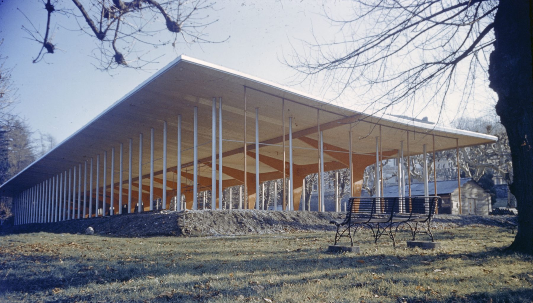 ジャン・プルーヴェの窓 #4 ――《エヴィアンの鉱泉飲場》の窓 - 窓研究