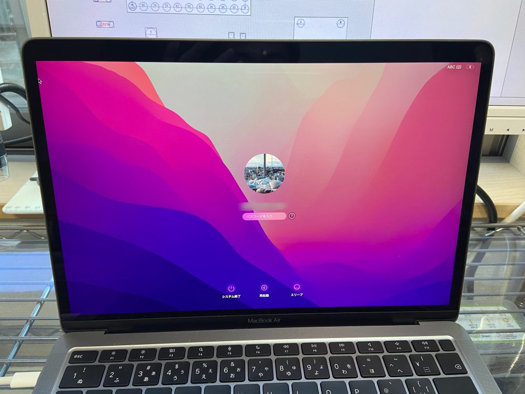 液晶割れ】MacBookAir M1 2020の液晶パネル交換修理！ | Mac修理アースト