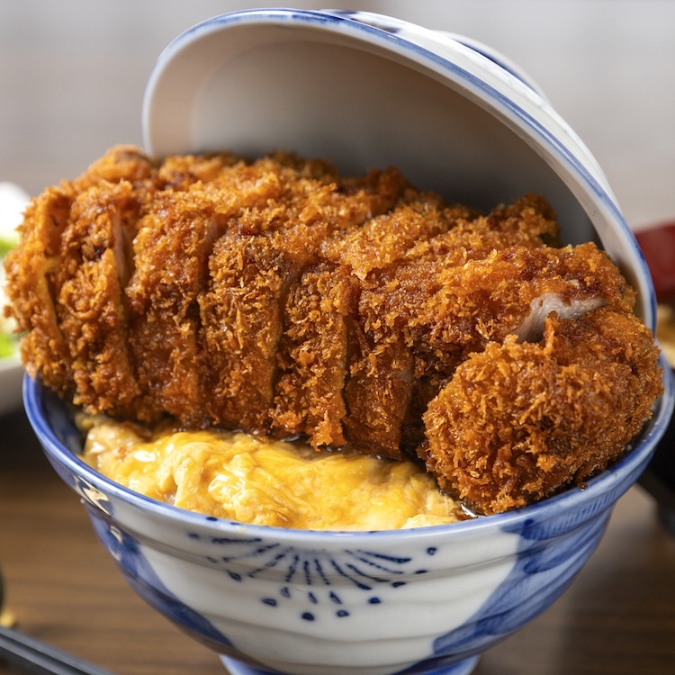 炭火ステーキ重 月夜に米と牛／豚カツの1ポン丼～ン｜【公式】南魚沼