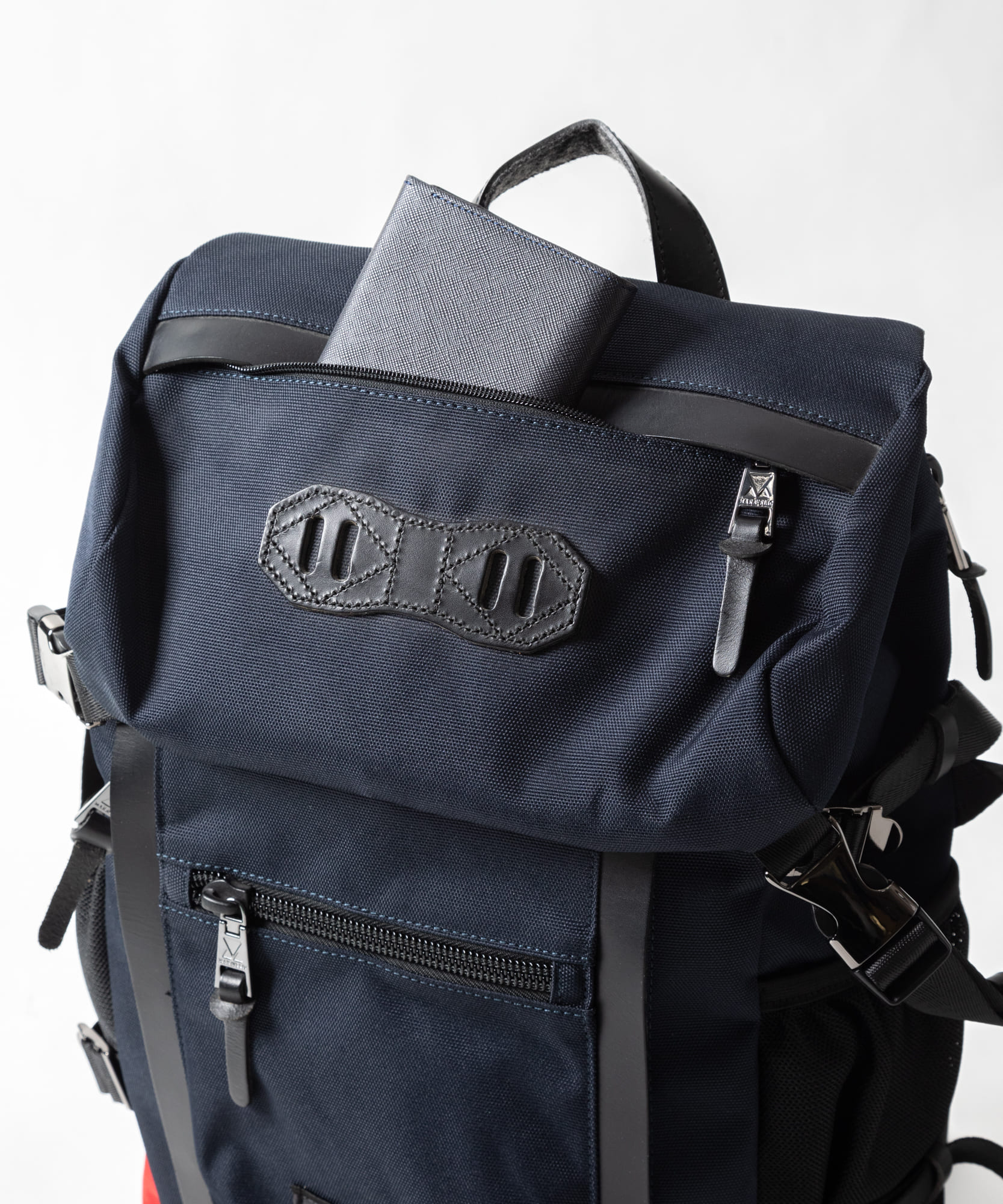 DOUBLE LINE BACKPACK | MAKAVELIC OFFICIAL ONLINE STORE