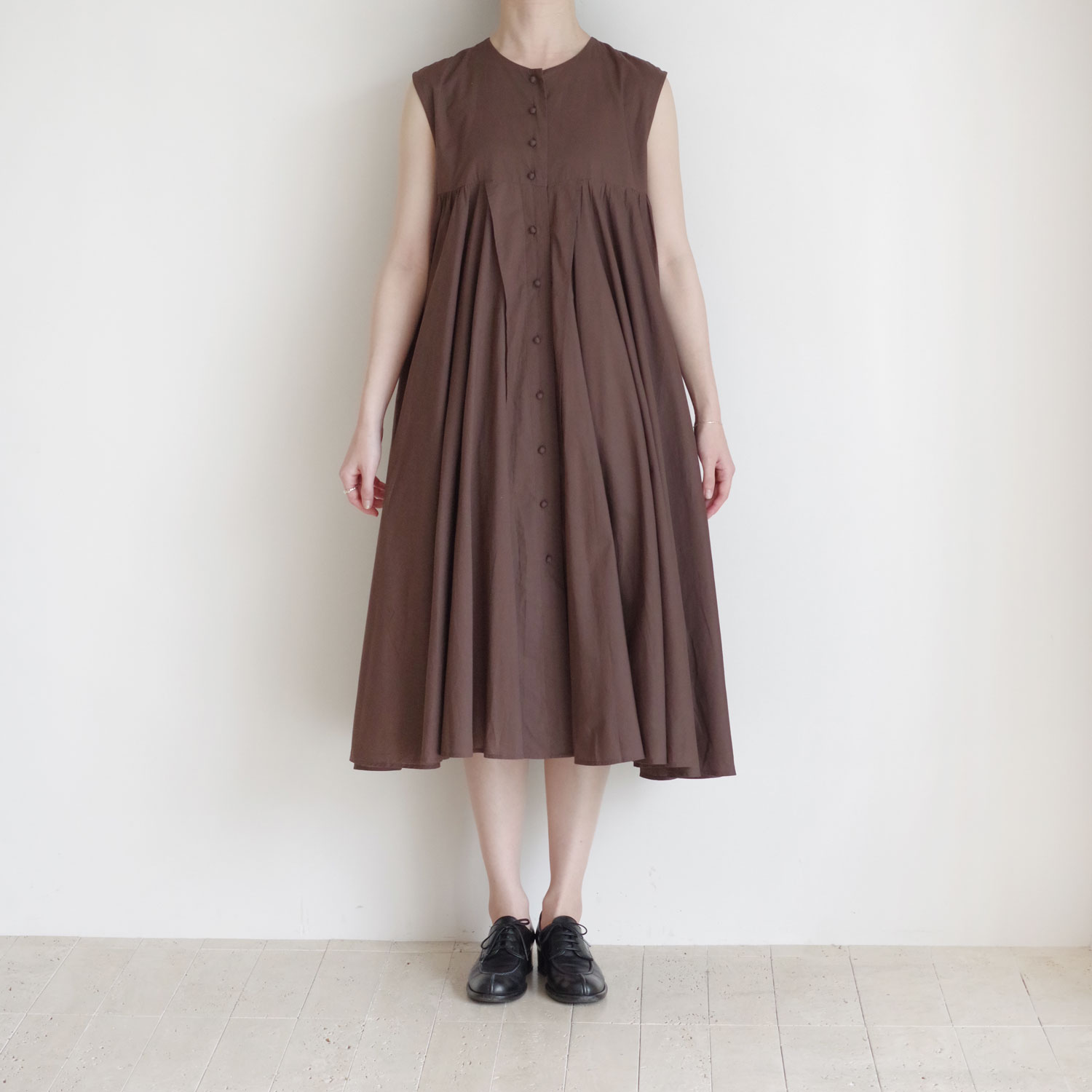 Khadi and Co カディーアンドコー : CLICHY(BROWN) ノースリーブドレス