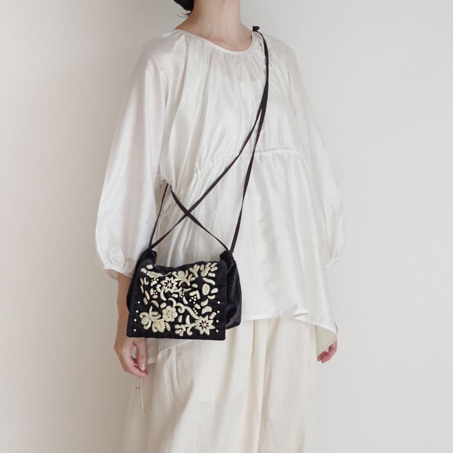 Khadi and Co カディーアンドコー : VELVET FLAP ベルベット刺繍