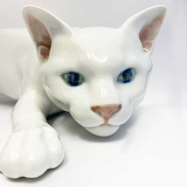 ロイヤルコペンハーゲン C.F.Liisberbの傑作 猫フィギュリン 忍び寄る