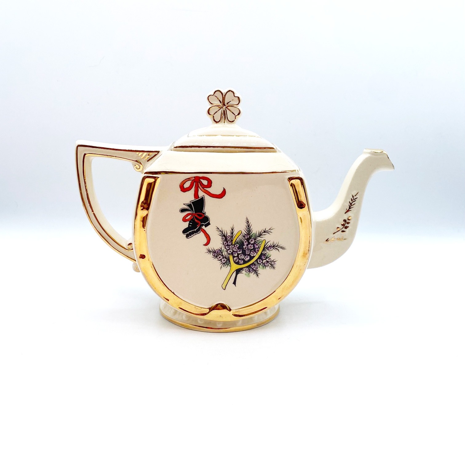 幸運の黒猫はじめラッキーアイテム満載のGood Luck Tea Pot Arthur