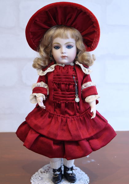 草苅 尚代作 /27cm 赤いドレスのブリュジュン（オールビスク 【神戸