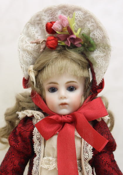 宮崎 佳代作／リプロダクション オールビスクの赤いドレスブリュ