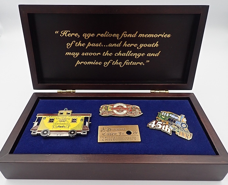 カリフォルニア・ディズニーランドのピンバッジセット | ディズニーの