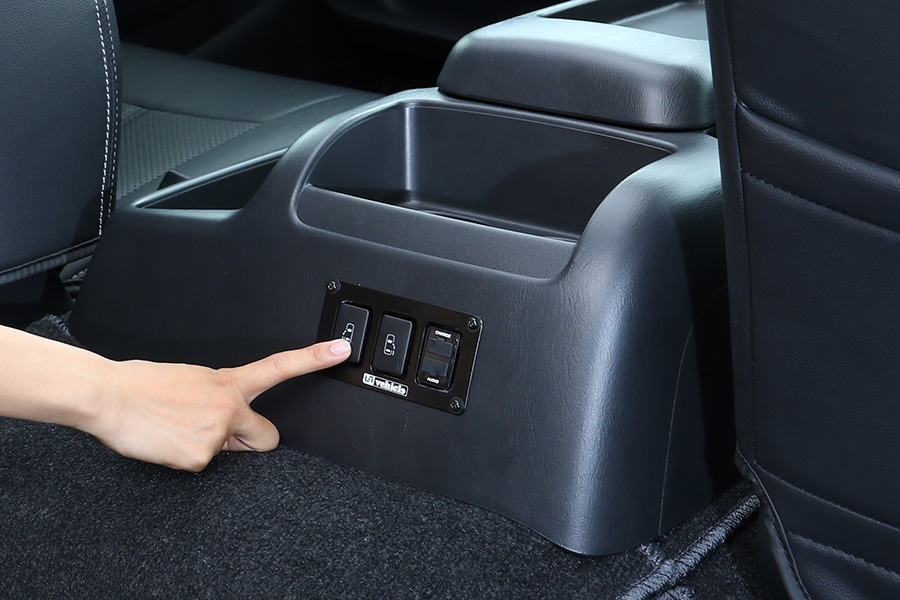 ハイエース200系 専門店 ユーアイビークルのハイエース パワースライド