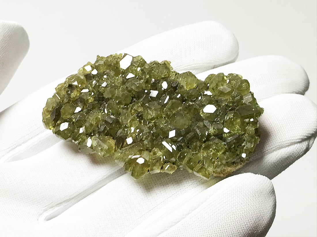 アンドラダイトガーネット(灰鉄柘榴石)