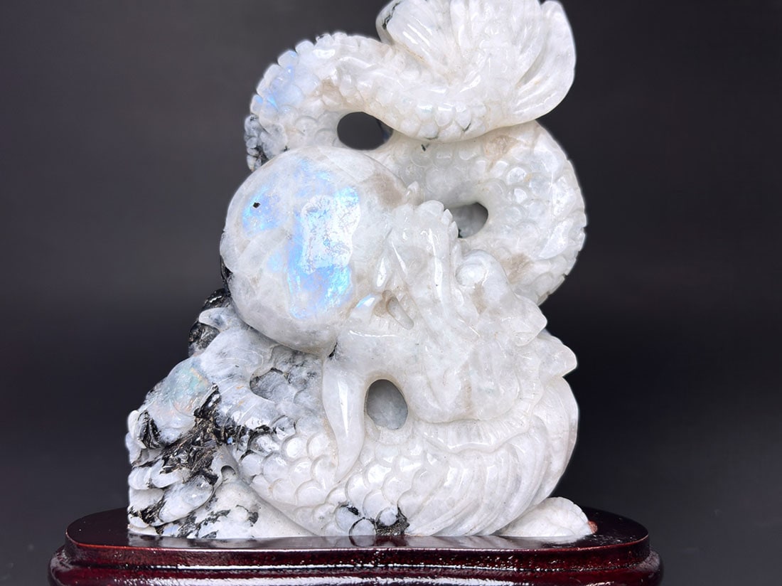 レインボームーンストーン 龍彫刻 /Rainbow Moon Stone