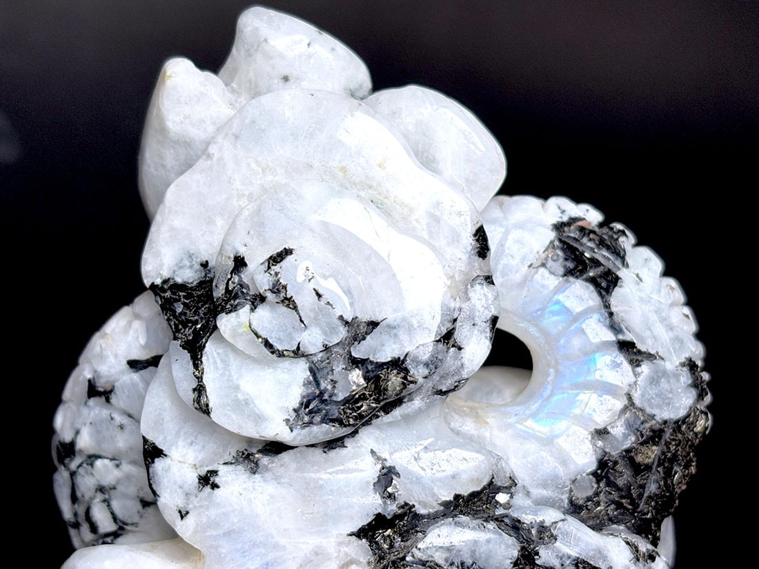 レインボームーンストーン 龍彫刻 /Rainbow Moon Stone