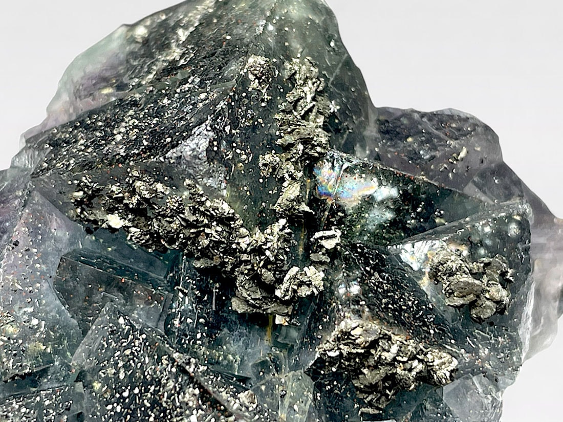 フローライトとヘマタイトの鉱物コレクション フローライトと