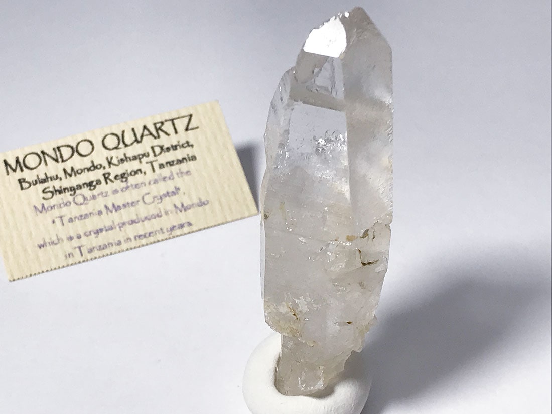 タンザニア産 モンドクォーツ ポイント (貫入水晶)/ Mondo Quartz