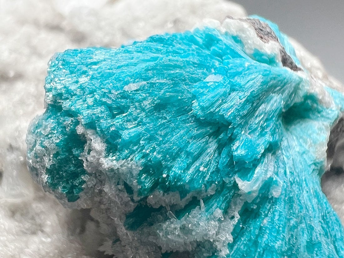 インド産カバンサイト(スティルバイト,ヒューランダイト共生)