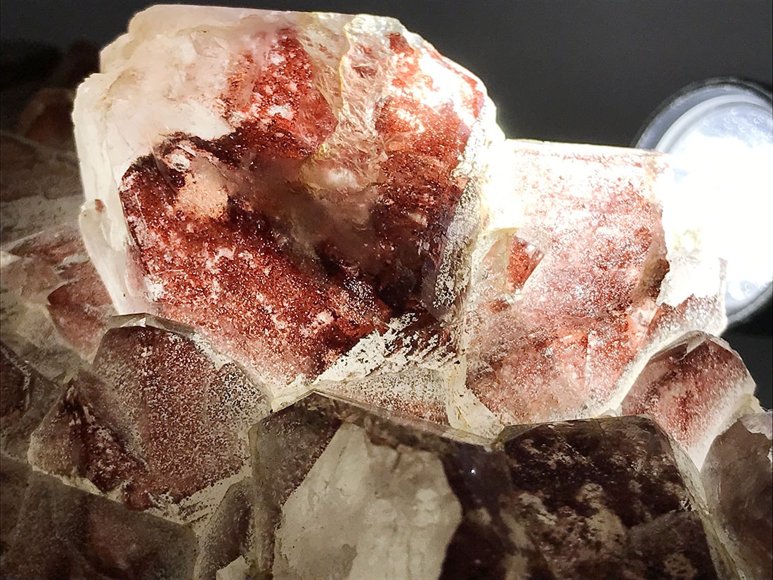 山西省産レッドクォーツクラスター(ヘマタイトインクォーツ)