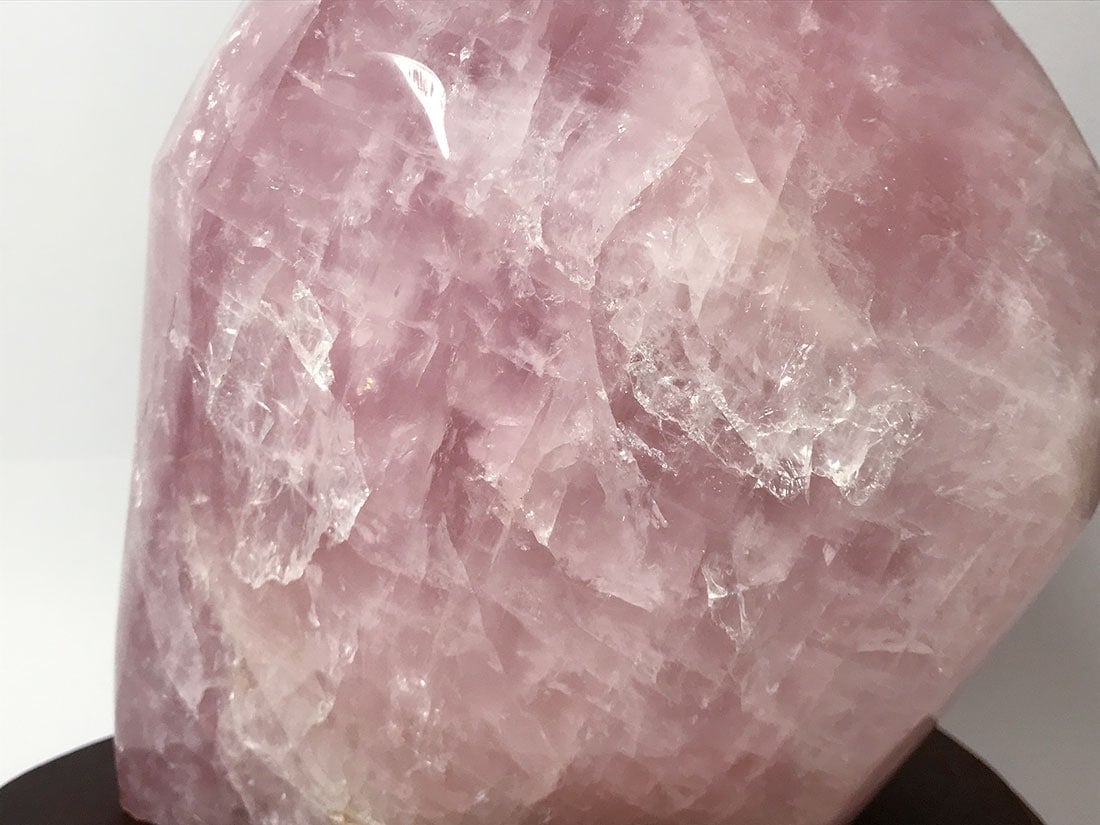 ブラジル産ローズクォーツ (木製台座付き)