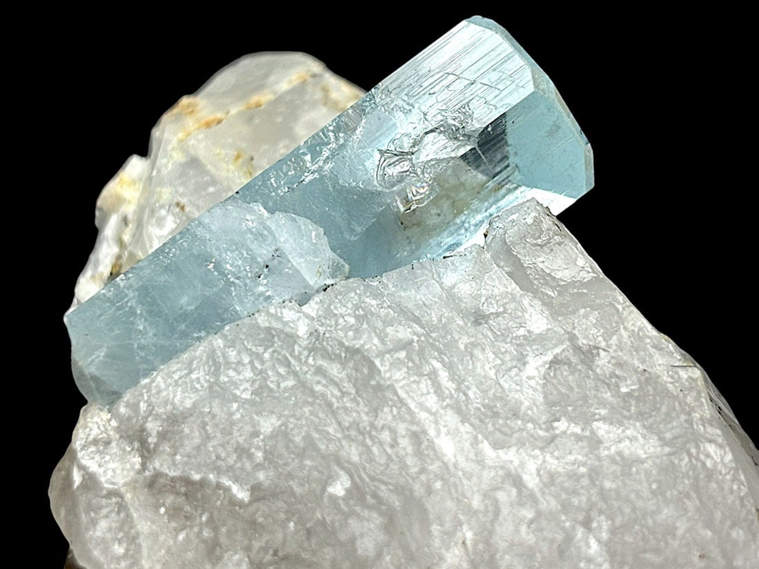 パキスタン産 アクアマリン 母岩付き