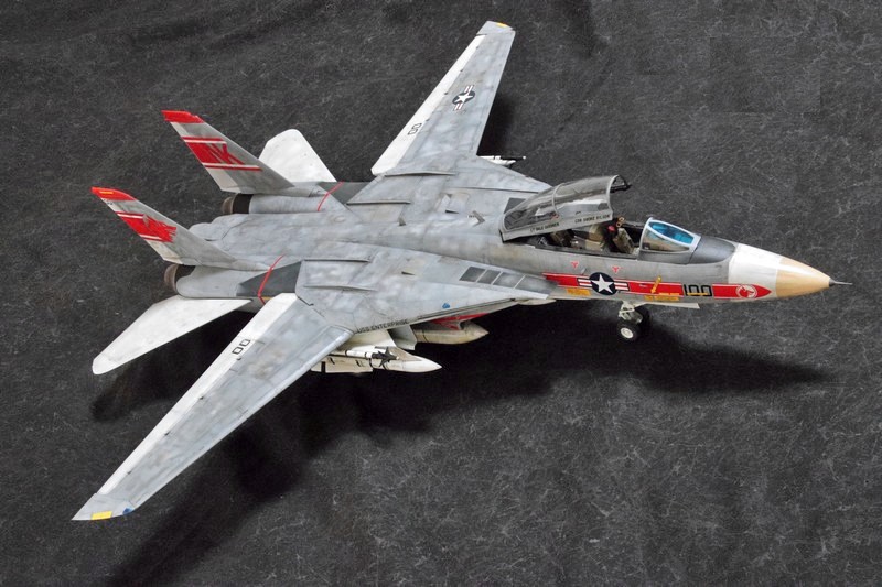 1/32 F-14A トムキャット ”VF-1 ウルフパック” 完成品｜艦船模型の販売