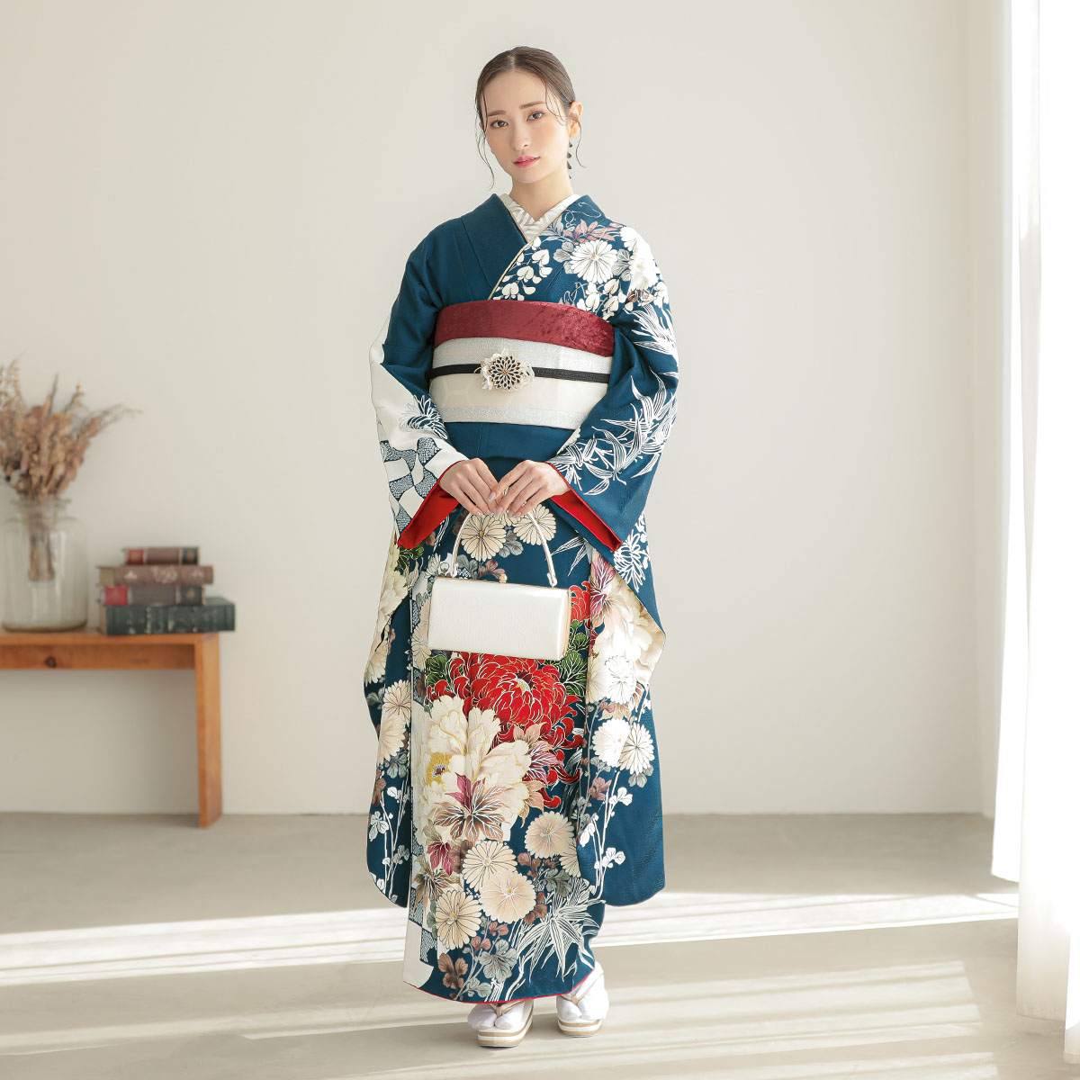 鉄紺 菊牡丹に笹（【振袖・袋帯・長襦袢のセット商品】） | FURISODE