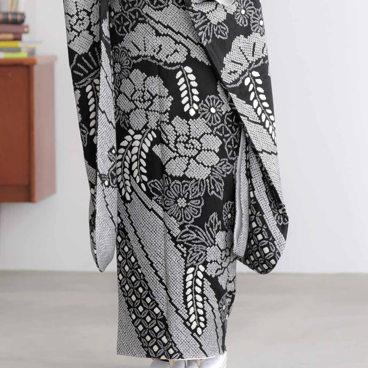 総絞り 黒 牡丹に藤（【振袖・袋帯・長襦袢のセット商品