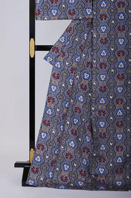 本場琉球紅型小紋着尺 「宮城里子」 染色・・・顔料 立涌に牡丹、蝶