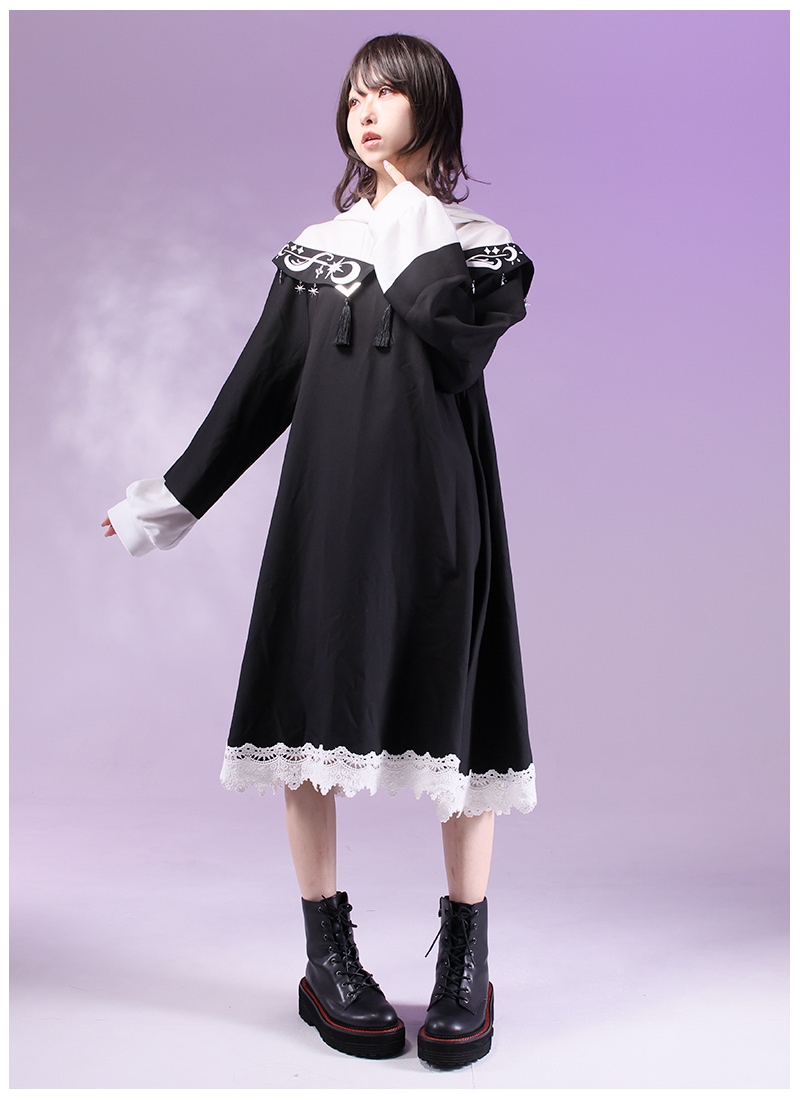 重ね着風のモノクロ魔女パーカーワンピース ｜ Favorite