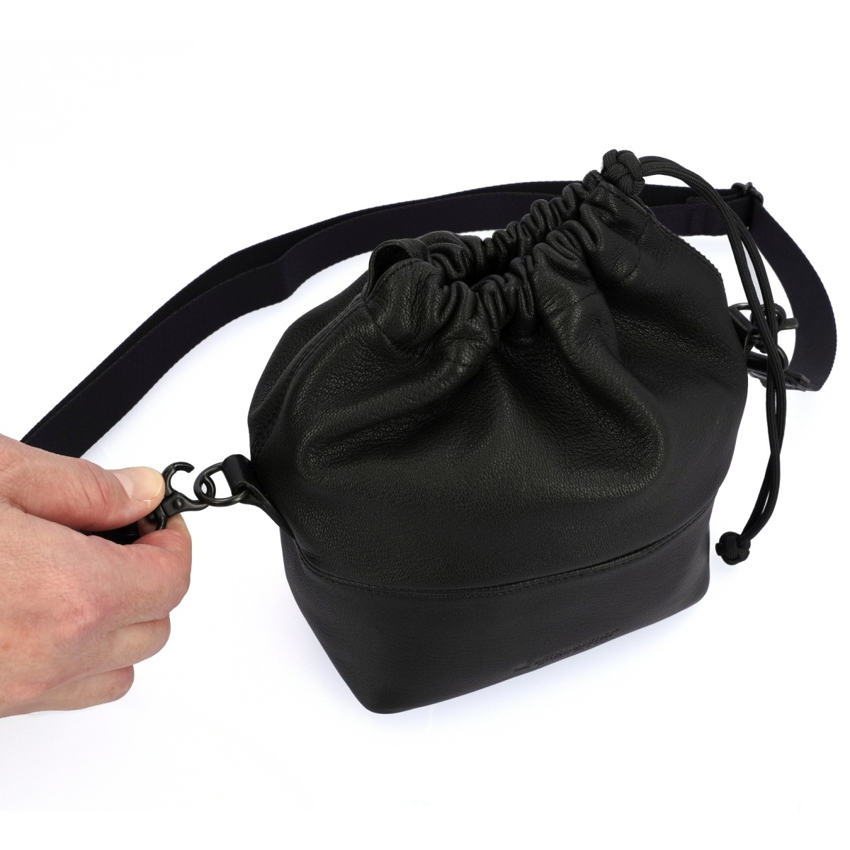 クロスボディーカメラポーチ フルレザー ACAM-CPL210 | アルティザン