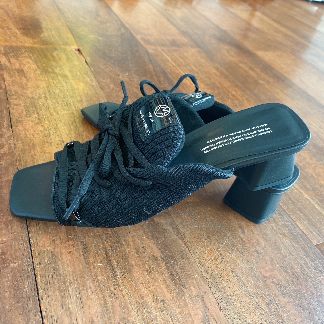 MAISON MAVERICK PRESENTS ニット レースアップ ミュール MS2460 BLUE