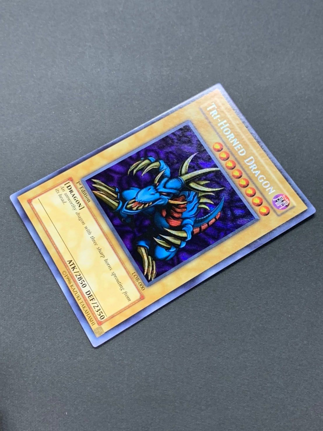 TRI-HORNED DRAGON /トライホーン・ドラゴン[旧ｱｼﾞｱｼｰｸﾚｯﾄ]《1st》(LOB