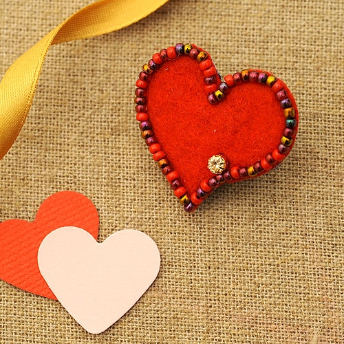 ハートモチーフ タックピン K-215 【ビーズ 刺繍】 【作家：三木千賀子