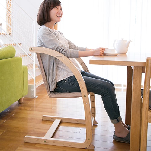 farska スクロールチェアプラス ナチュラル / ブラウン ｜ ブリベビ