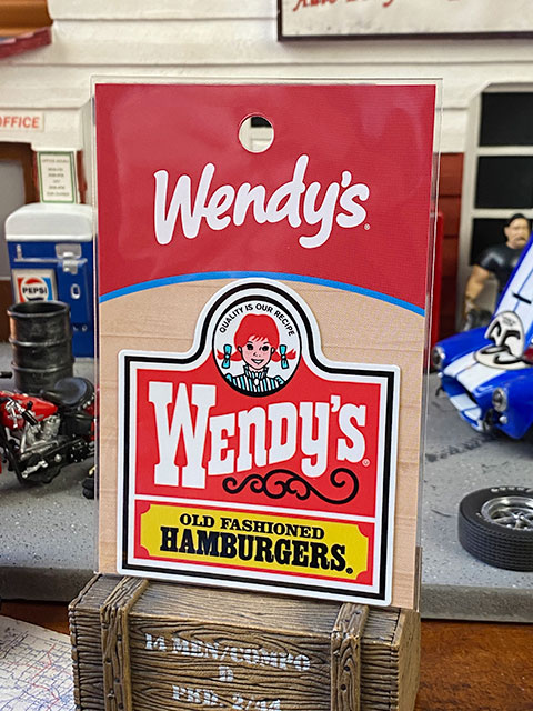 ウェンディーズ オフィシャルステッカー Mサイズ （クラシックロゴ