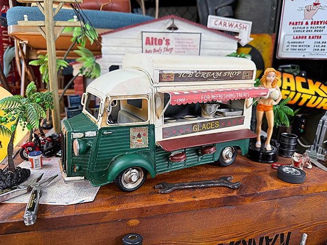 アイスクリーム屋さんの移動販売車 ブリキオブジェの通販・販売