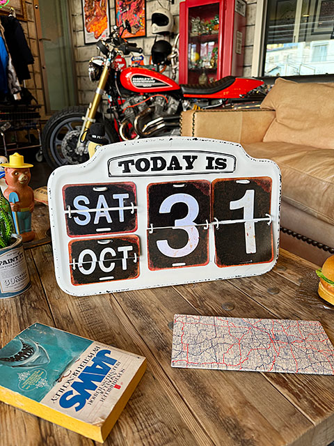 ヴィンテージメタルサイン 万年カレンダー （アイボリー） 壁掛け＆平