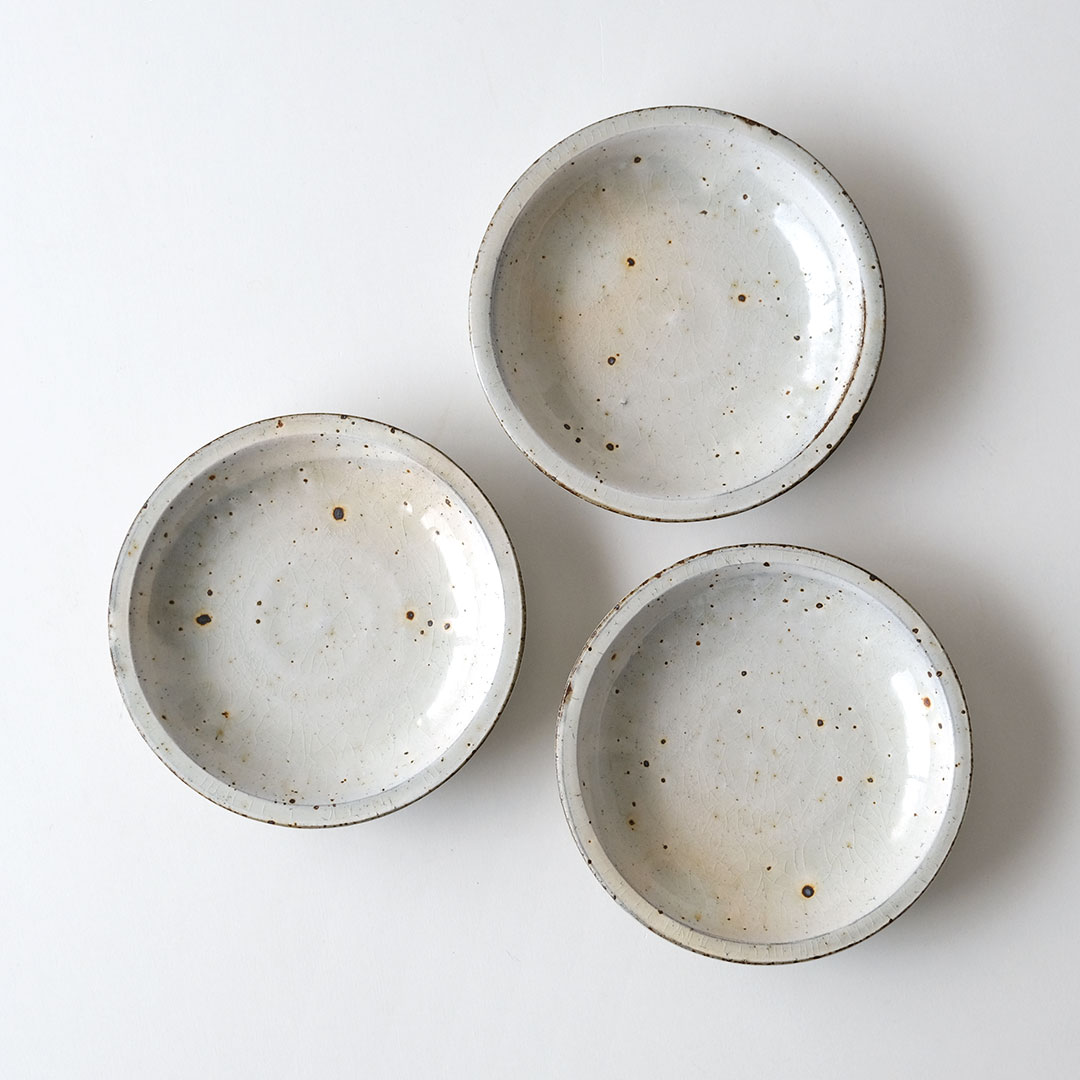 鉄粉引/リム深皿/M | 醇窯(じゅんよう) | 糸島くらし×ここのき 公式