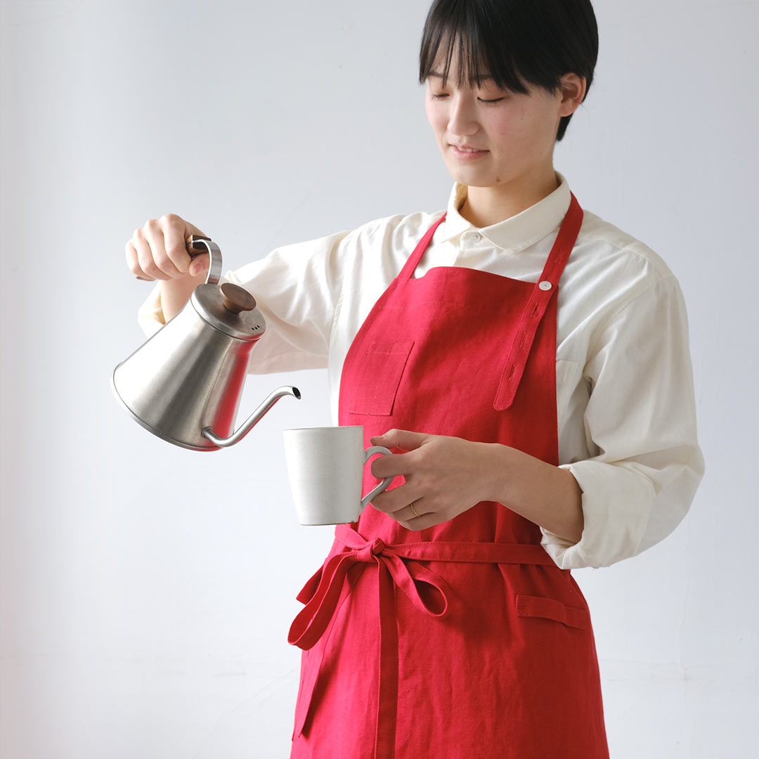 ワークエプロン/リネン/赤（中厚地） | BUCOLICA | 糸島くらし×ここの