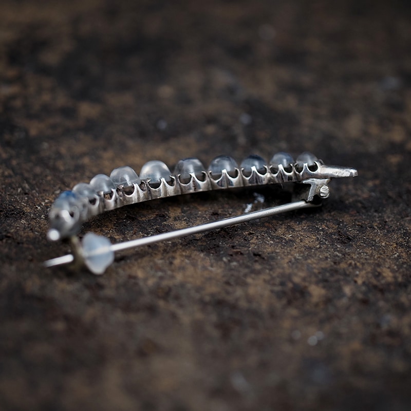 シルバー ムーンストーン 三日月ブローチ