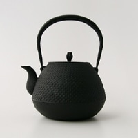 南部鉄器 鉄瓶 / 南部鉄瓶 / 釜定 / 秋の実あられ [ やかん 日本製 ih