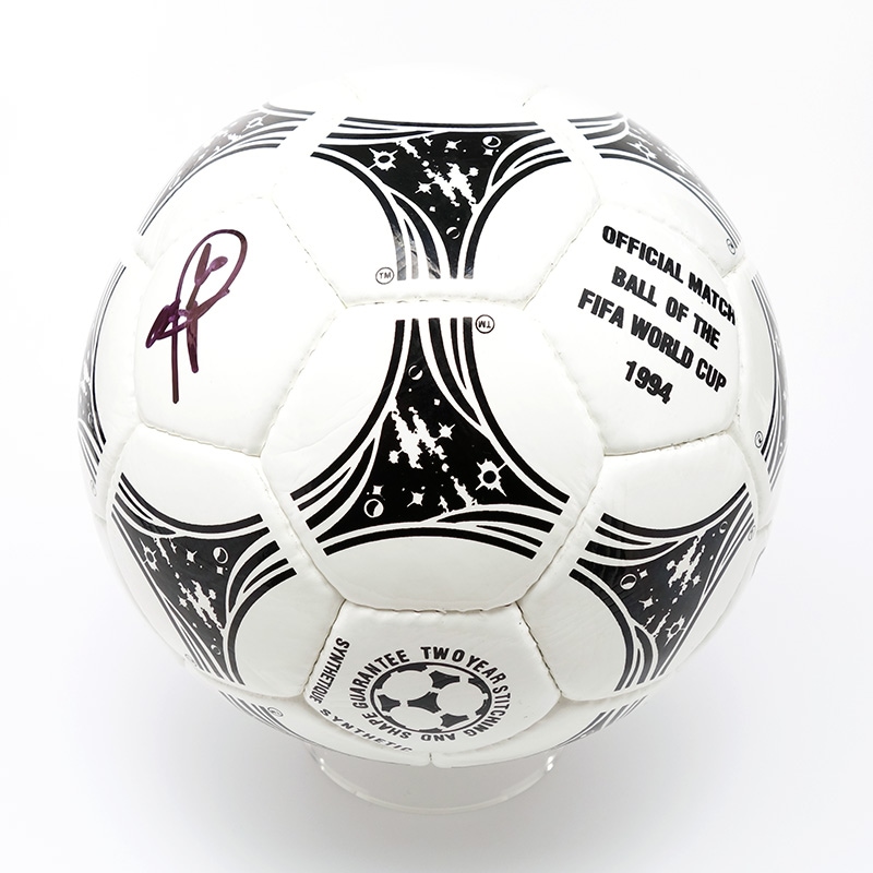 バッジョ直筆サイン入りW杯1994復刻版サッカーボール | THE DUGOUT