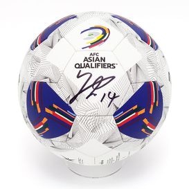サッカー直筆サイン入りボールを販売 - THE DUGOUT