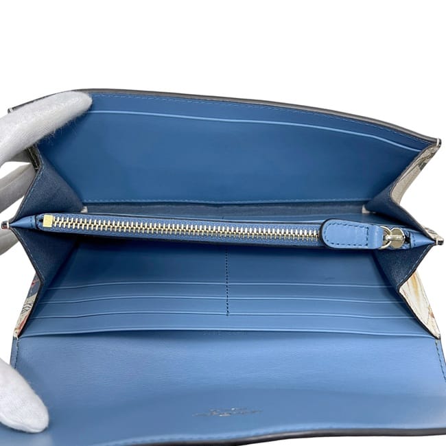 サルヴァトーレ フェラガモ 二つ折り 長財布 ライトブルー ガンチーニ