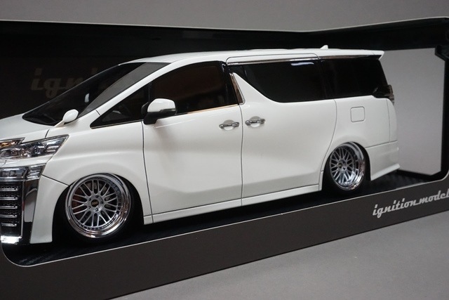 1/18 イグニッションモデル IG1670 トヨタ Toyota Vellfire (30) ZG