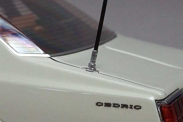 1/18 イグニッションモデル IG1461 日産 セドリック (P430) 4ドア