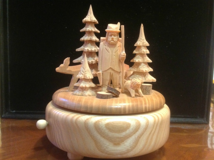 ドイツ 木製手作りオルゴール 老人と森の仲間