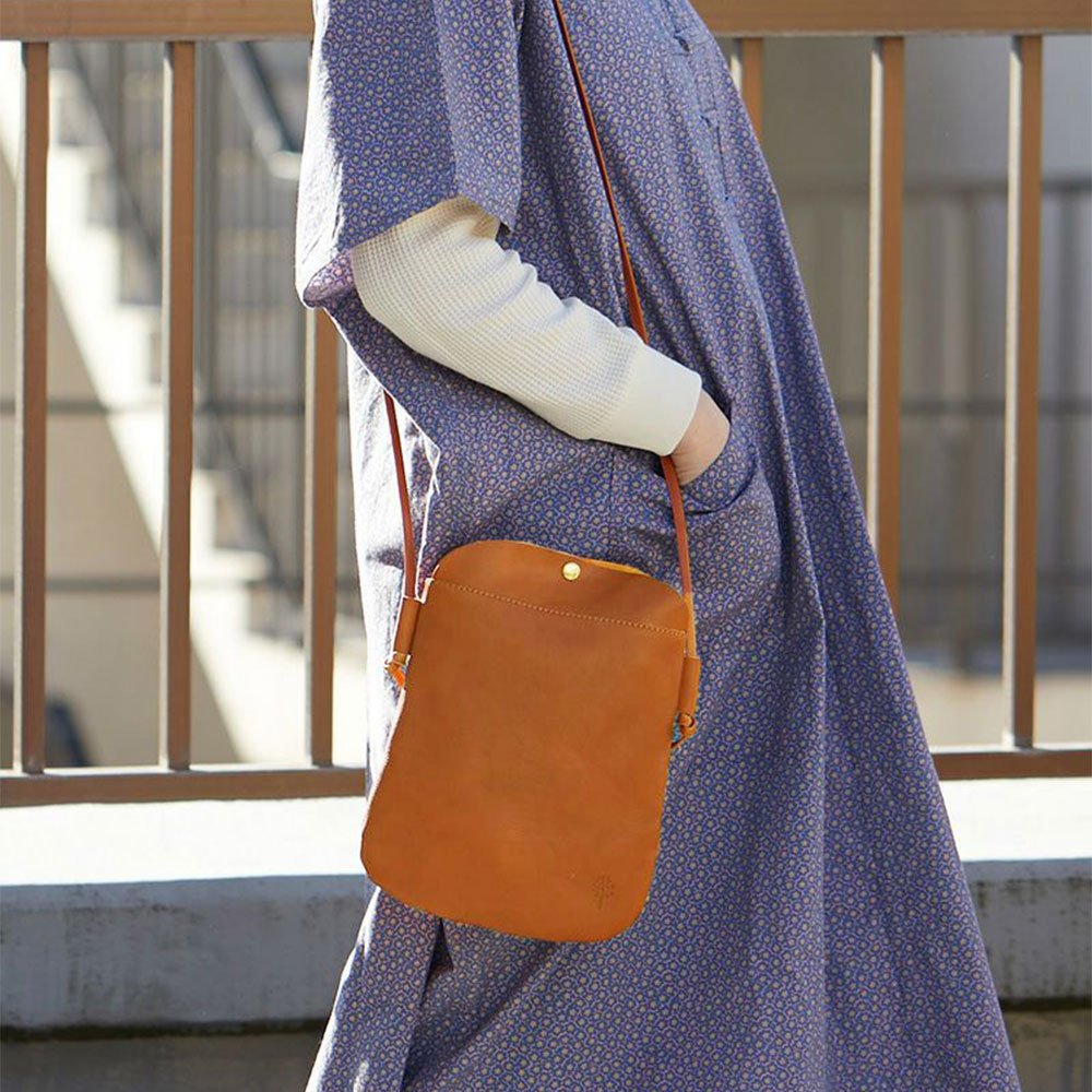 Kanmi. /カンミ ドロップツリー サコッシュ（M） B22-66 レディース