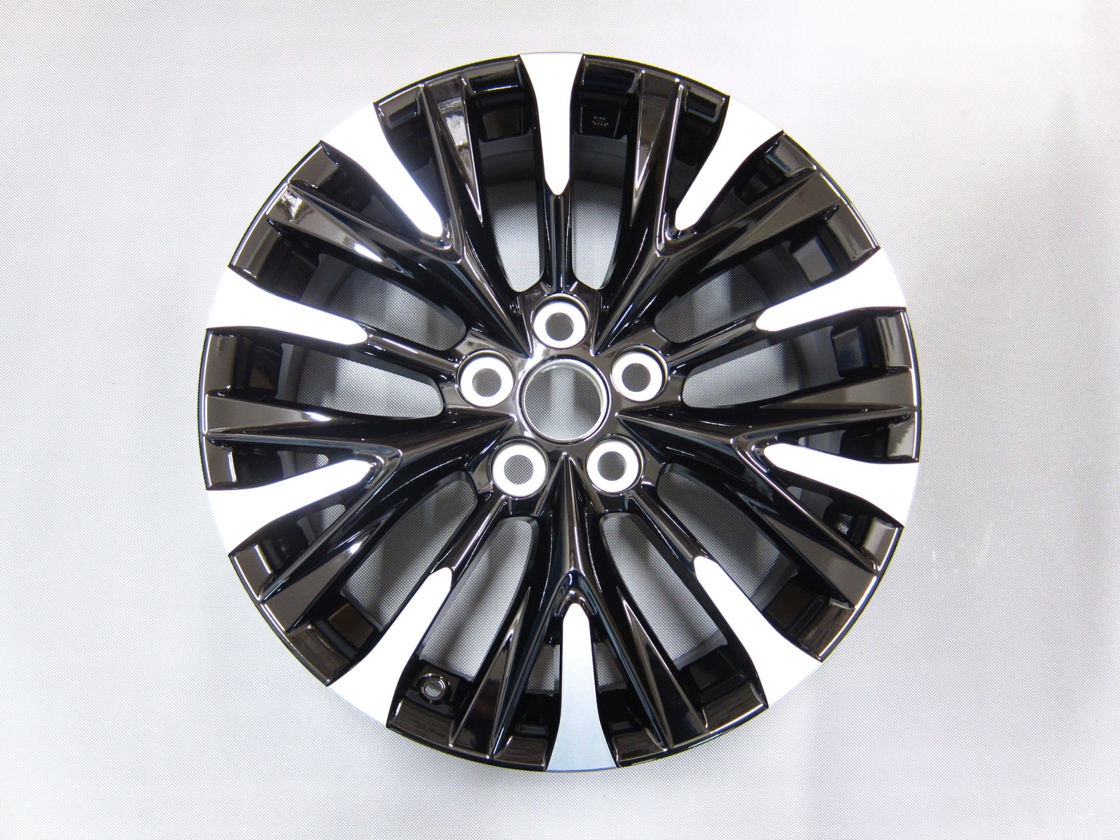 送料無料（一部地域除く） 19インチ エグゼクティブラウンジ用ホイール