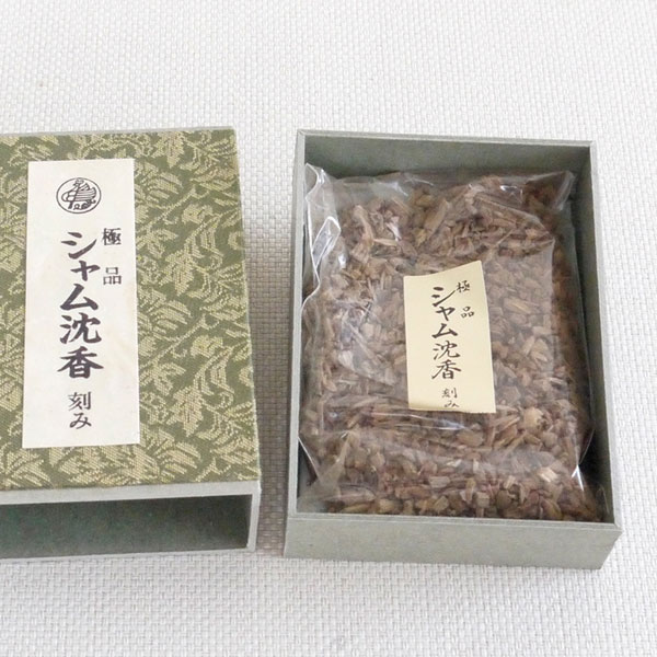 KM1)極上 ベトナム産沈香伽羅塊2個 合計約4.9g KM1)極上 ベトナム産