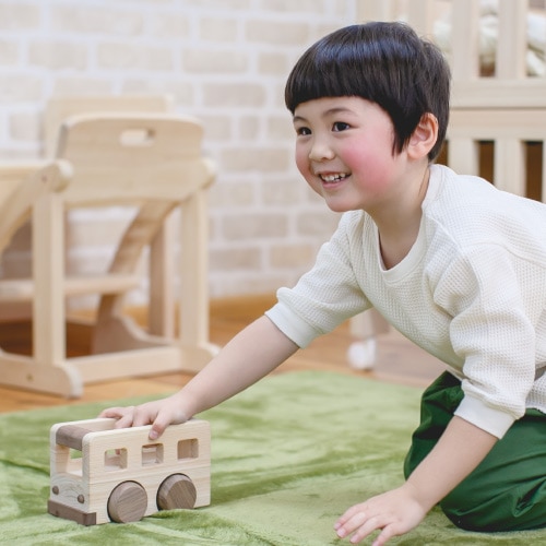 MUSIC BUS(オルゴールバス)」名入れ可能。動かすと音楽が流れる国産