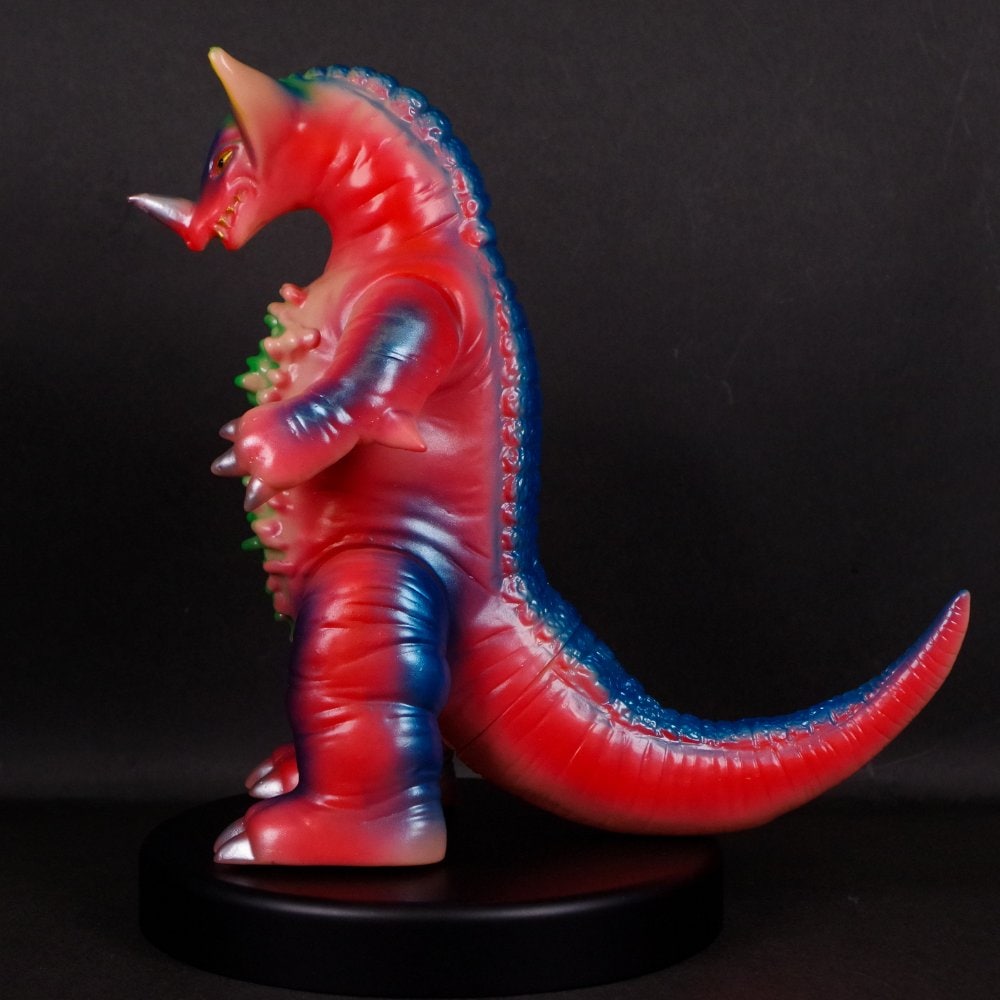 ソフビ/ブルマァク BULLMARK/ウルトラマン/ゴモラ/レトロカラー｜墓場